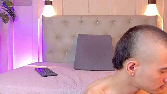 Snapshot of cristal_antoni chatting on November 29, 8:17 am cristal antoni online show from November 29, 8:17 am