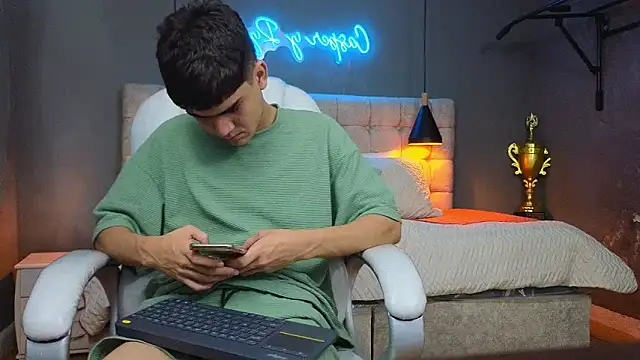 Tommy18   online show from February 19, 9:39 am