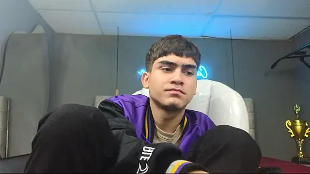 Tommy18   online show from February 27, 7:12 am