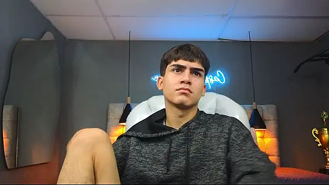 Tommy18   online show from March 5, 5:18 am