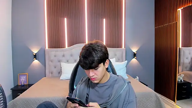 Tommy18   online show from October 3, 3:47 am