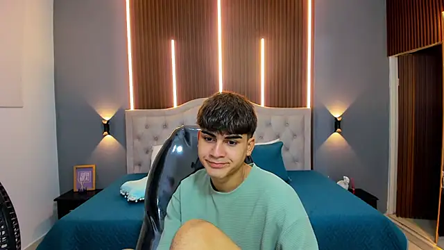 Tommy18   online show from October 7, 3:25 am