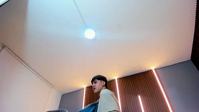 Tommy18   online show from October 8, 3:26 am