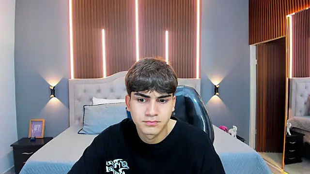 Tommy18   online show from October 21, 3:29 am