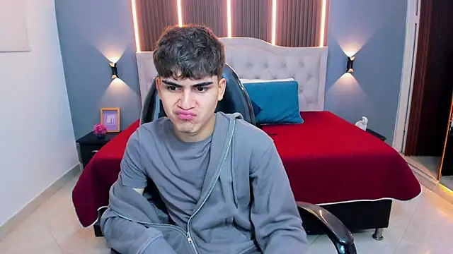 Tommy18   online show from February 15, 3:36 am