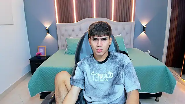 Tommy18   online show from February 18, 3:24 am