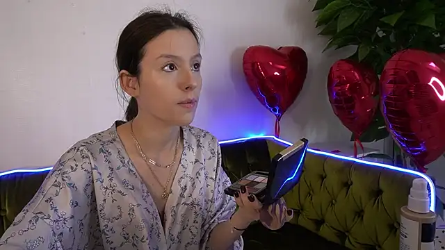 Snapshot of AnnaElys chatting on February 12, 7:13 am AnnaElys online show from February 12, 7:13 am