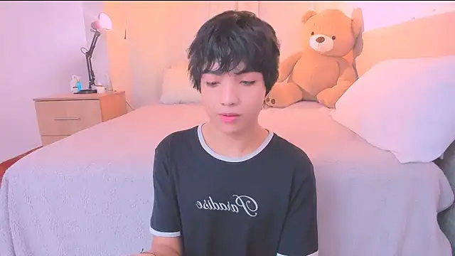 AllanYong18 online show from October 24, 1:18 pm