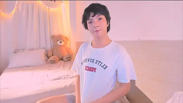 AllanYong18 online show from November 12, 4:46 am