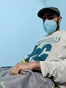 Snapshot of TOPMOON001 chatting on February 5, 11:23 am TOPMOON001 online show from February 5, 11:23 am