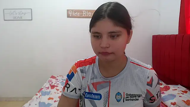 Snapshot of diva_sexyhot chatting on January 15, 2:35 pm diva sexyhot online show from January 15, 2:35 pm