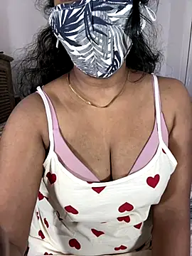 Snapshot of ArathyNambyarMallu chatting on September 18, 9:00 am ArathyNambyarMallu online show from September 18, 9:00 am