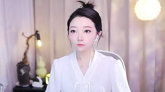 Snapshot of Zoe-99 chatting on December 3, 9:29 am Zoe-99 online show from December 3, 9:29 am