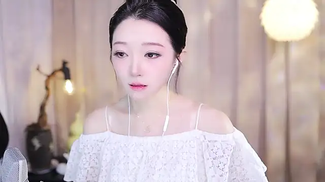 Snapshot of Zoe-99 chatting on December 19, 2:24 pm Zoe-99 online show from December 19, 2:24 pm