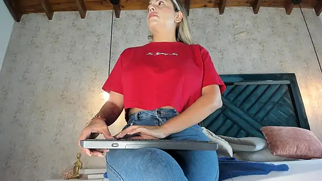 Snapshot of Marttina_Ruiz chatting on October 4, 7:34 pm Marttina Ruiz online show from October 4, 7:34 pm