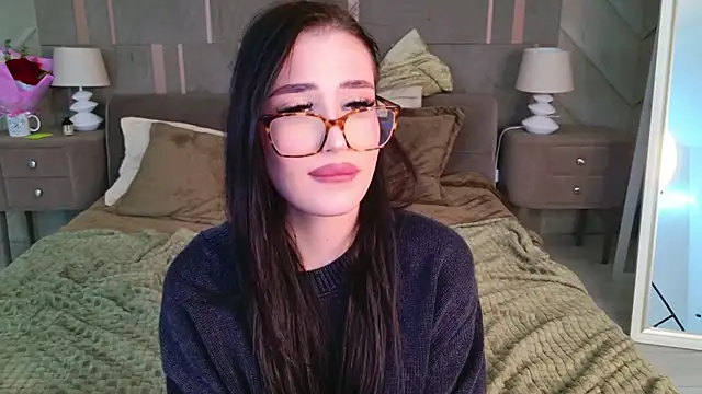 EmmaLawrens online show from March 8, 4:50 pm