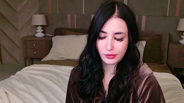 EmmaLawrens online show from September 13, 3:45 pm