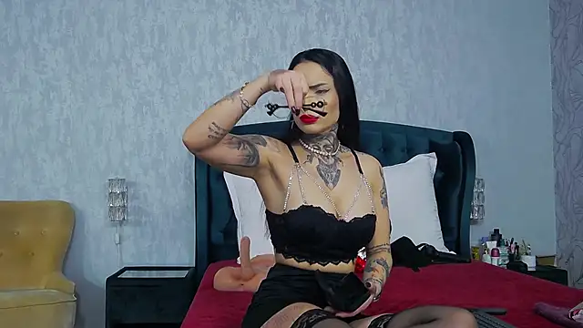 Snapshot of NataliaCristal chatting on December 3, 5:48 am NataliaCristal online show from December 3, 5:48 am