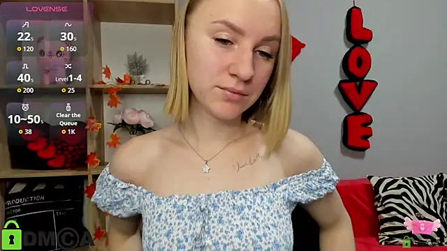 Snapshot of BeautyBlondy chatting on November 25, 1:22 pm BeautyBlondy online show from November 25, 1:22 pm