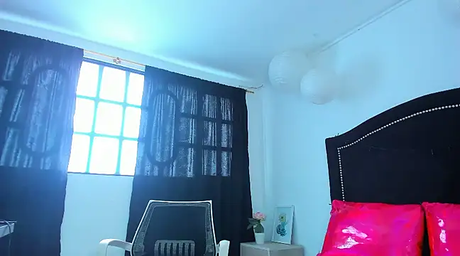 Cleo Hott online show from February 4, 6:38 pm