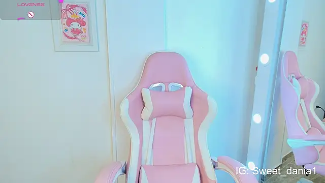 Snapshot of sweet_dania_ chatting on March 11, 3:59 am sweet dania online show from March 11, 3:59 am