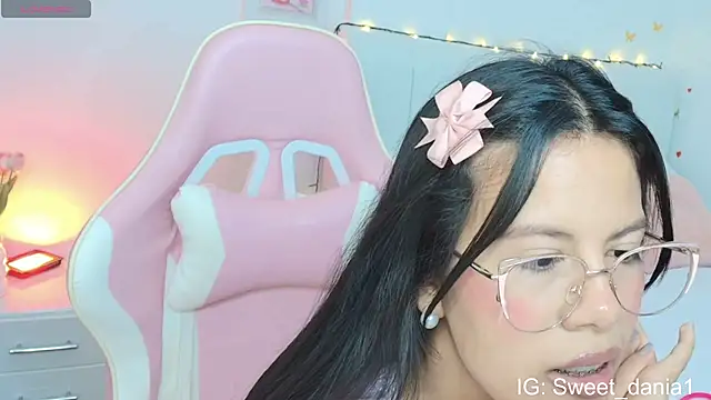 Snapshot of sweet_dania_ chatting on September 29, 3:44 am sweet dania online show from September 29, 3:44 am