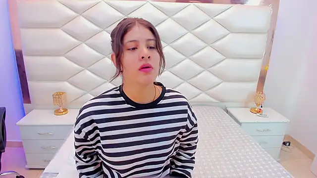 MiaQueen021 online show from January 24, 12:20 pm