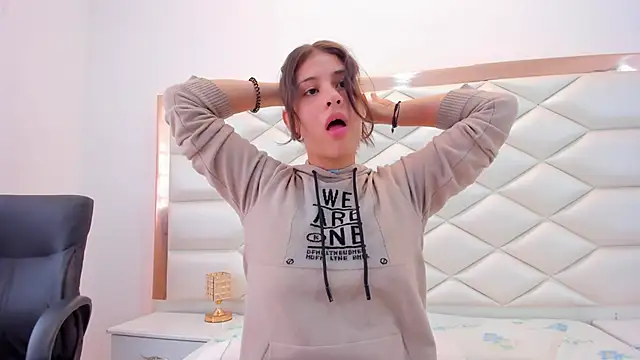 MiaQueen021 online show from January 29, 3:15 pm