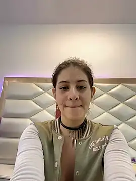 MiaQueen021 online show from February 7, 6:45 pm