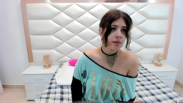 MiaQueen021 online show from February 12, 12:22 pm