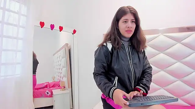 MiaQueen021 online show from March 5, 12:33 pm