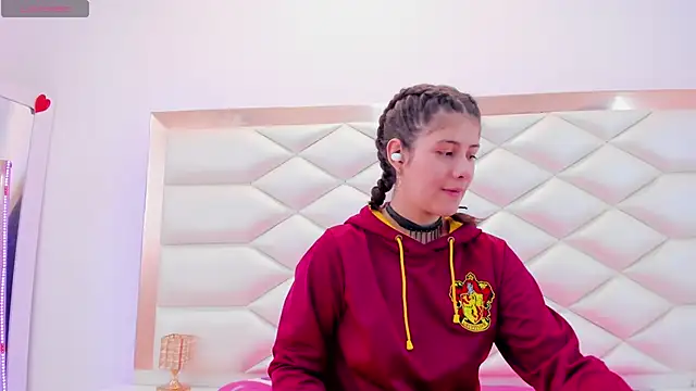 MiaQueen021 online show from March 6, 6:37 pm