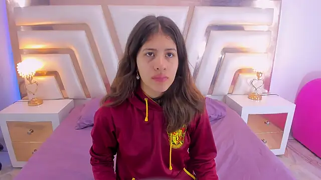 MiaQueen021 online show from March 15, 12:24 pm