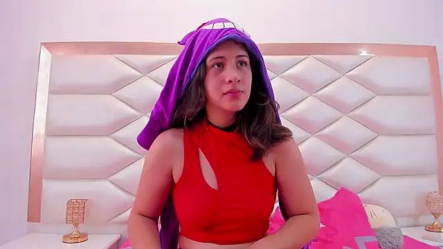 MiaQueen021 online show from March 19, 6:44 pm