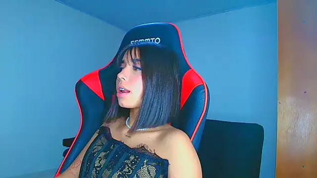 Snapshot of Rousse_violett chatting on November 9, 11:58 pm Rousse violett online show from November 9, 11:58 pm