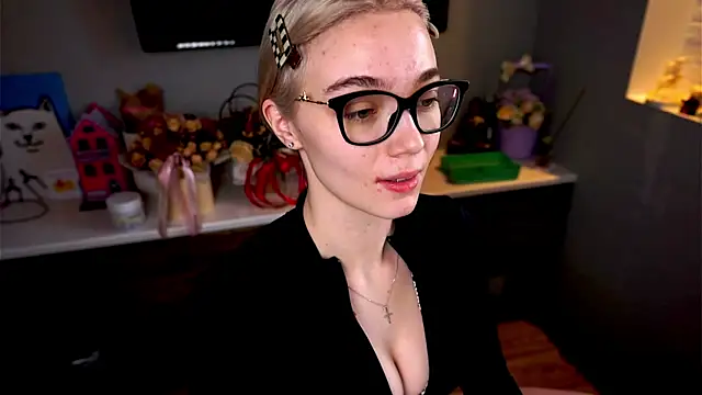 ileanacampbe online show from February 26, 5:53 am