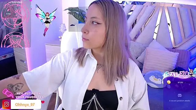 Snapshot of NyxAndria_1 chatting on January 18, 8:19 pm NyxAndria 1 online show from January 18, 8:19 pm