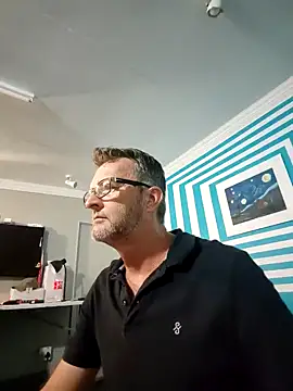 itsmeyes69 online show from January 29, 8:35 pm