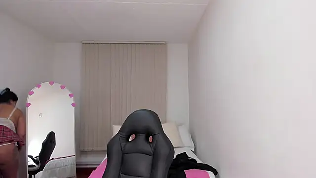 Snapshot of _Daniela_hot_1 chatting on February 23, 3:24 am  Daniela hot 1 online show from February 23, 3:24 am