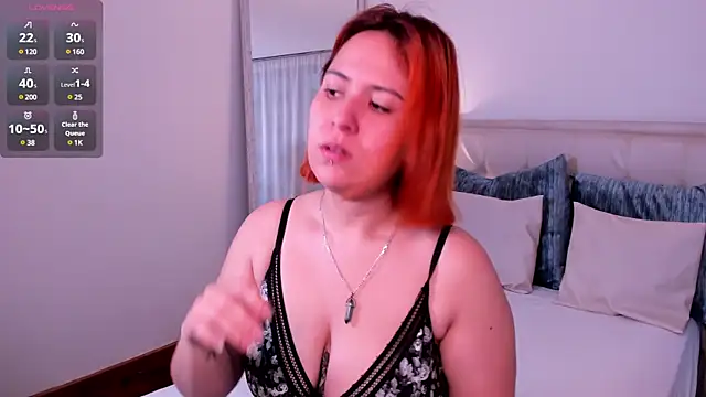 Snapshot of zoes_milee chatting on January 23, 11:37 am zoes milee online show from January 23, 11:37 am