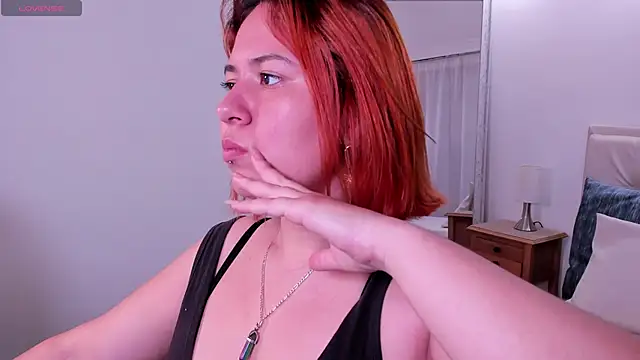 Snapshot of zoes_milee chatting on February 4, 11:27 am zoes milee online show from February 4, 11:27 am