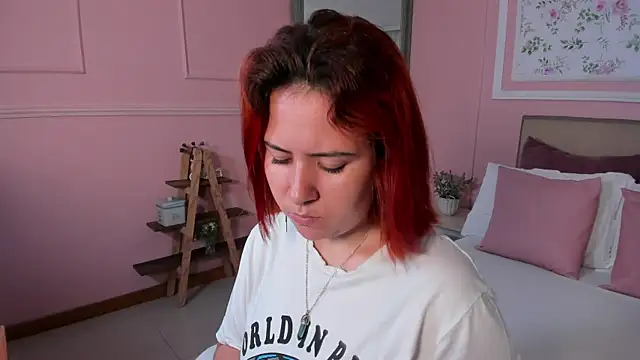 Snapshot of zoes_milee chatting on February 26, 11:20 am zoes milee online show from February 26, 11:20 am