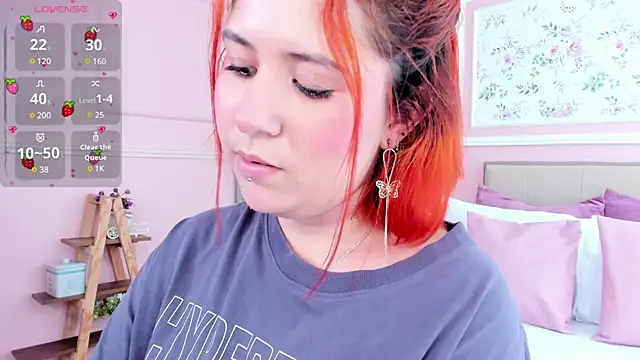 Snapshot of zoes_milee chatting on February 28, 2:20 pm zoes milee online show from February 28, 2:20 pm