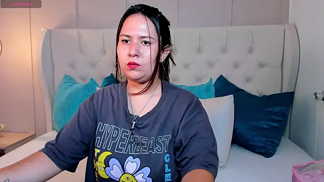 Snapshot of zoes_milee chatting on September 17, 2:19 pm zoes milee online show from September 17, 2:19 pm