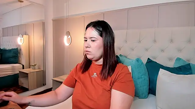 Snapshot of zoes_milee chatting on September 22, 4:09 pm zoes milee online show from September 22, 4:09 pm