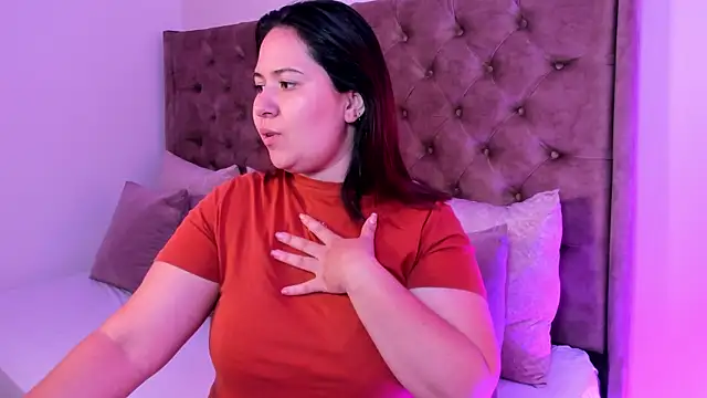 Snapshot of zoes_milee chatting on October 20, 11:21 am zoes milee online show from October 20, 11:21 am