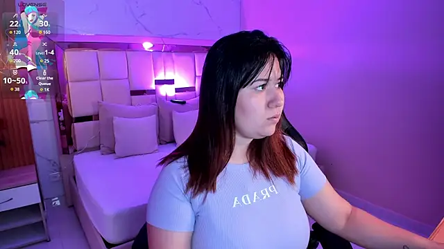 Snapshot of zoes_milee chatting on December 16, 11:37 am zoes milee online show from December 16, 11:37 am