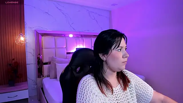 zoes milee online show from January 8, 11:45 am