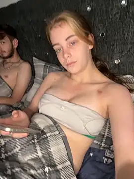 Snapshot of VioletxBlue chatting on October 23, 11:53 am VioletxBlue online show from October 23, 11:53 am