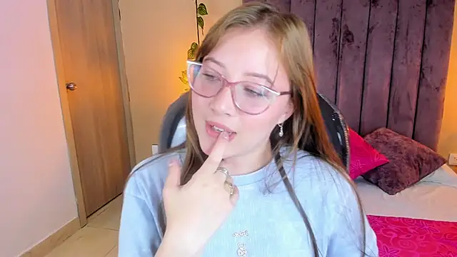 Dahlia Rousse online show from October 23, 6:45 am